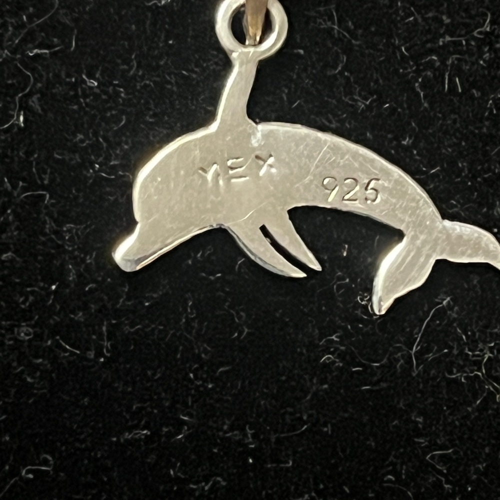 Sterling Silver Dolphin Pendant necklace 18” chain.